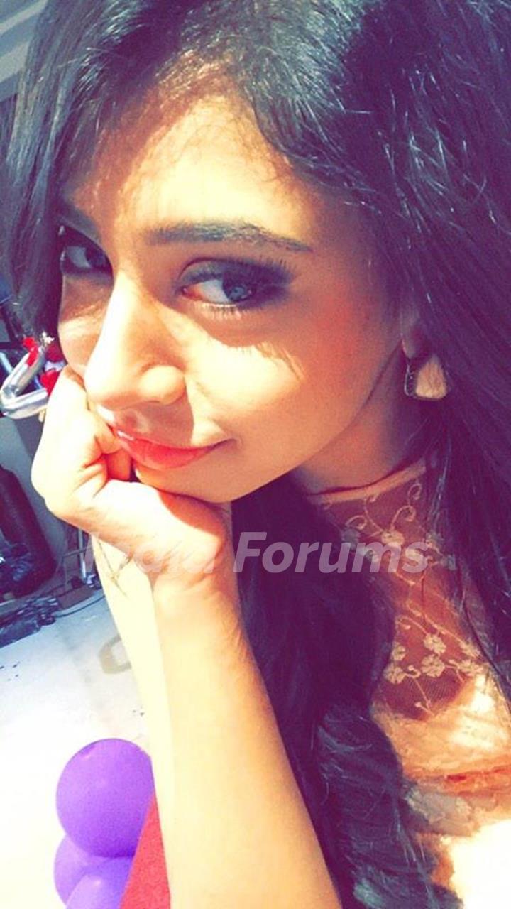 Niti selfie at shoot44