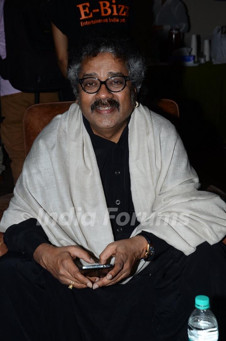 Hariharan smiles for the camera at the Launch of Gulzar Pluto Poems Book