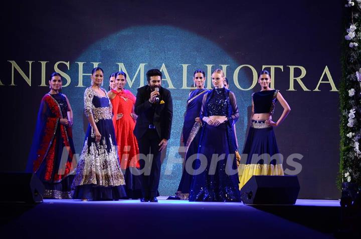 Shekhar Ravjiani performs at Fevicol Caring With Style