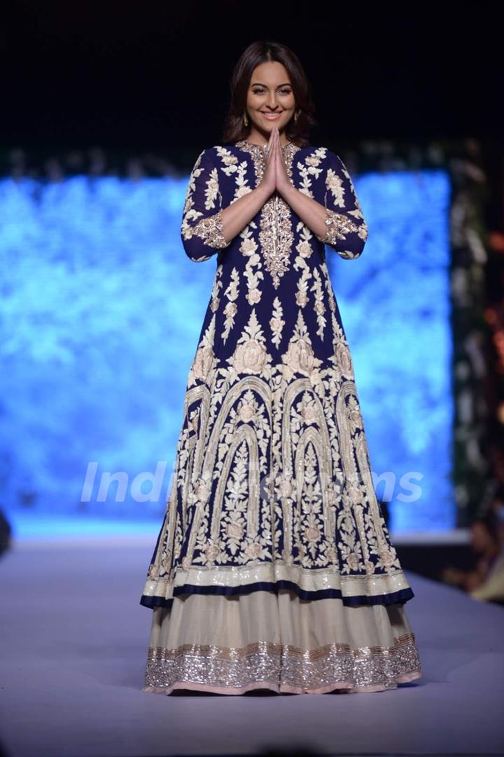 Sonakshi Sinha walks the ramp at Fevicol Caring With Style