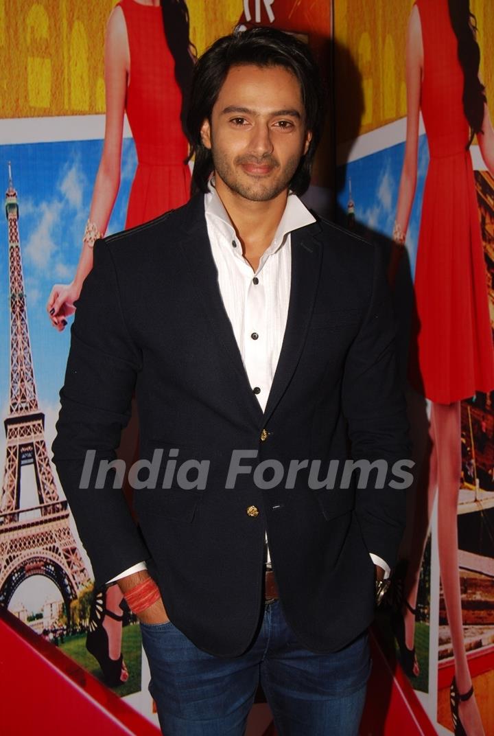 Dhruv Bhandari poses for the media at the Launch of Tere Sheher Mein