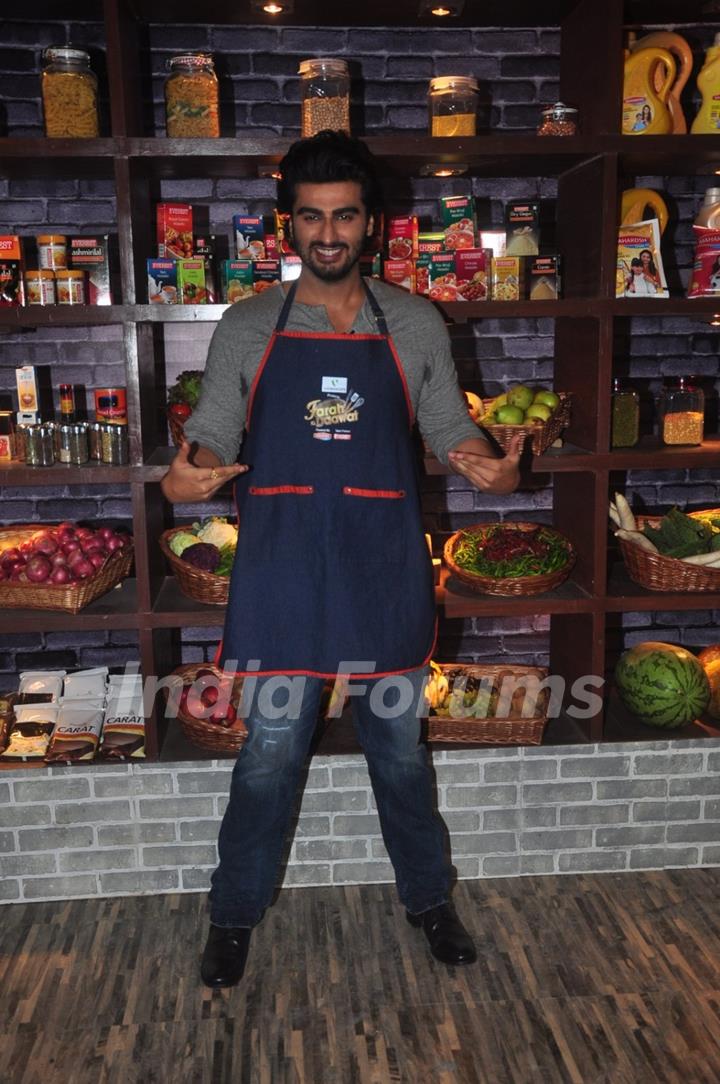 Arjun Kapoor poses for the media at Farah Ki Daawat