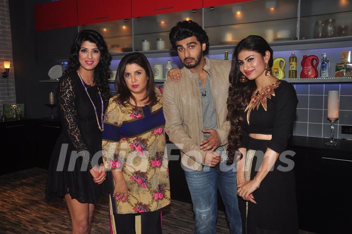 Celebs pose for the media at Farah Ki Daawat