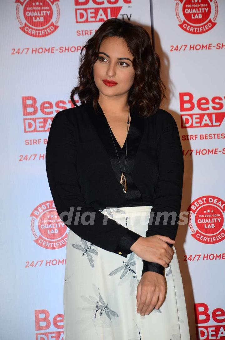 Sonakshi Sinha was snapped at the Launch of Shilpa Shetty's New Home Shop Venture