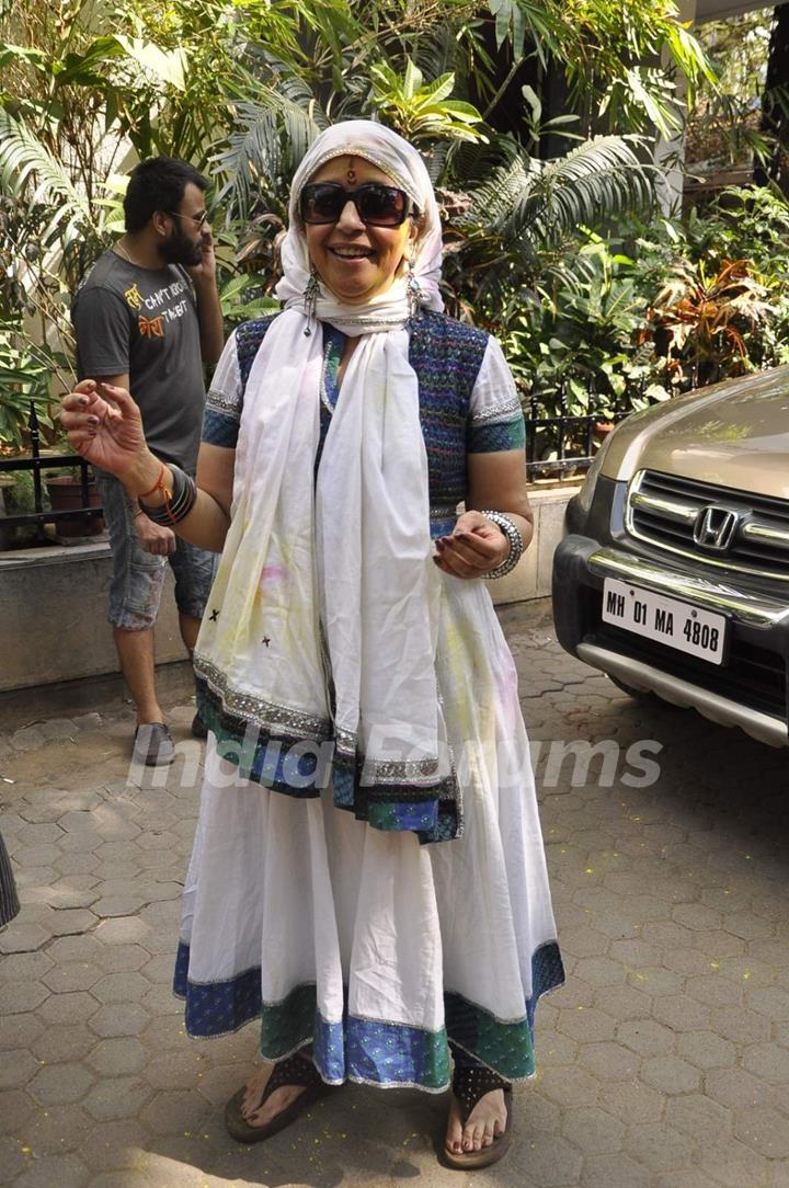 Ila Arun poses for the media at Shabana Azmi's Holi Bash