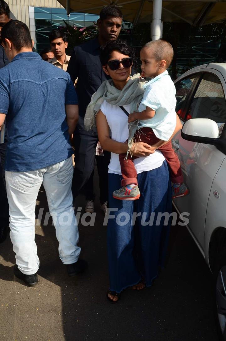 Kiran Rao poses with Son Azad Rao Khan at Airport