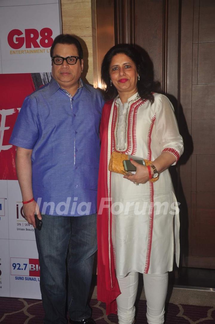 Ramesh Taurani poses with wife at GR8 Beti Bash