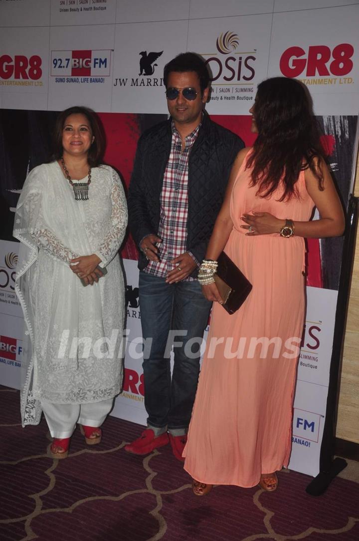 Rohit Roy poses with wife Manasi Joshi Roy at GR8 Beti Bash