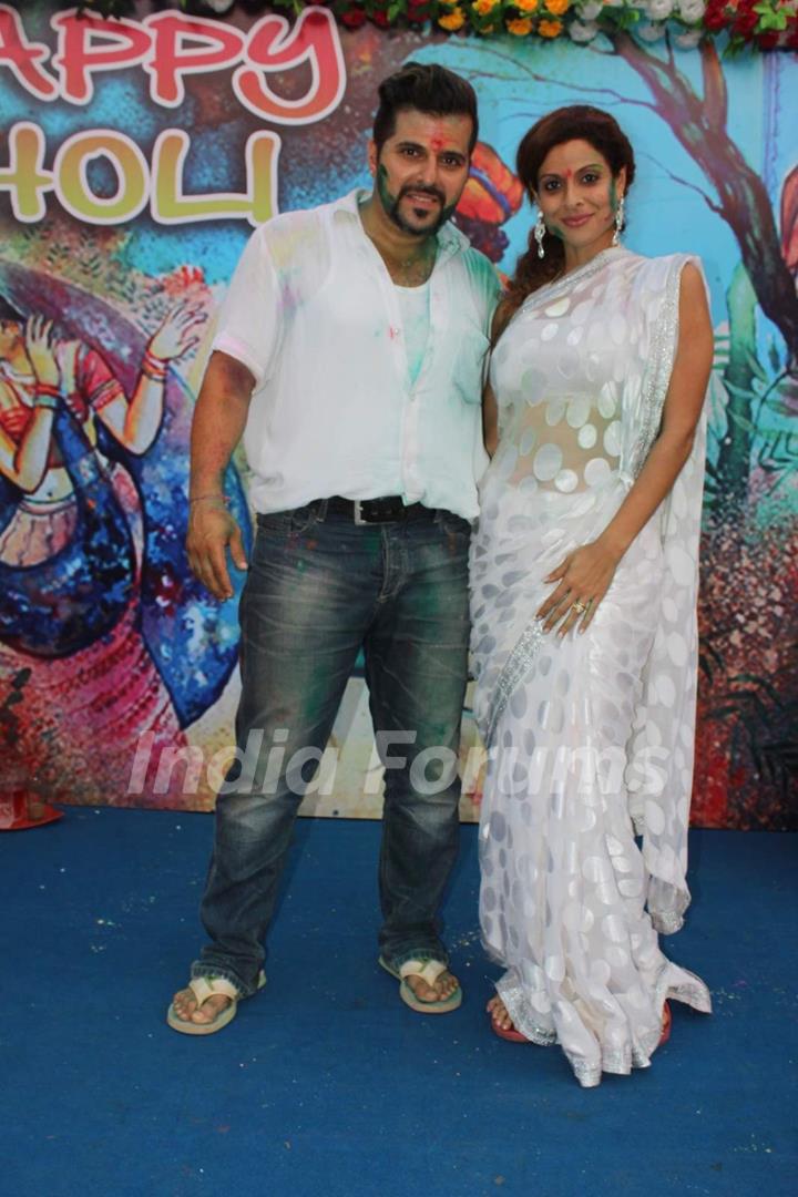 Bakhtiyaar Irani and Tanaaz Currim Irani pose for the media at the 200 Episodes Completion Bash
