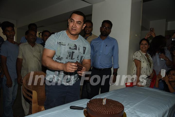 Aamir Khan Celebrates his Birthday with the Media