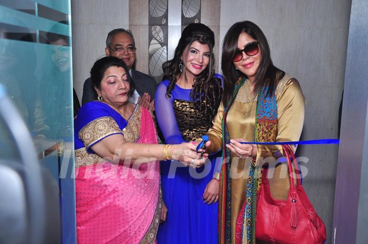 Zeenat Aman launches Skin Lounge in Mumbai