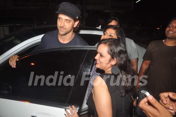 Fans get clicked with Hrithik Roshan at Nido