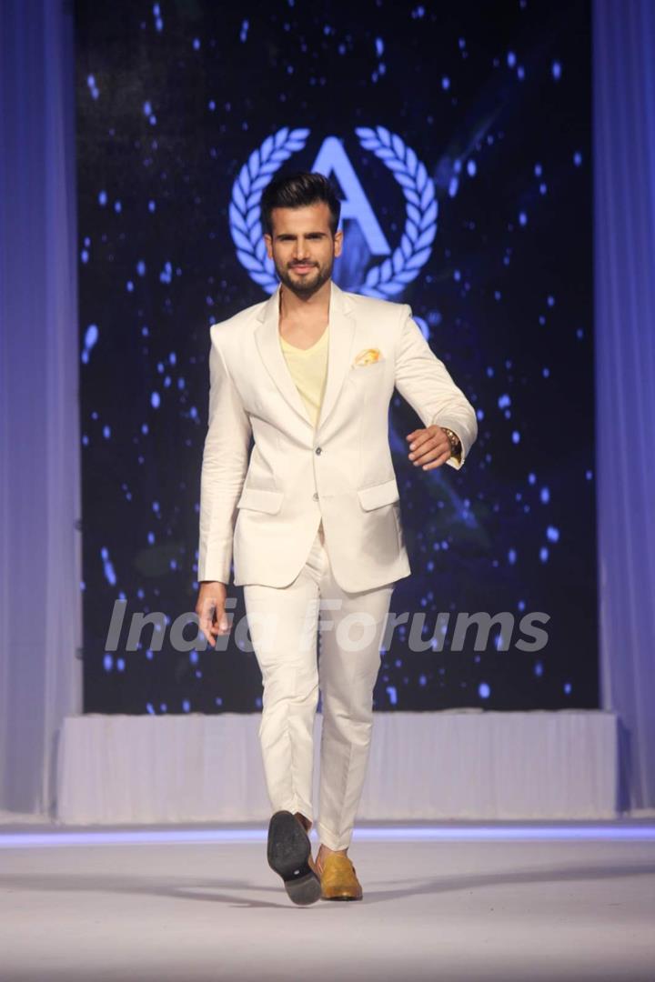 Karan Tacker walks the ramp at India Fashion Forum 2015