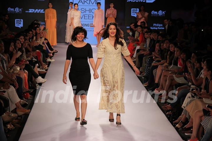 Sagarika Ghatge with Pallavi Singhee at the Lakme Fashion Week 2015 Day 1