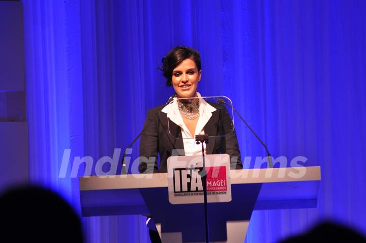 Neha Dhupia interacts with the audience at India Fashion Forum Awards 2015