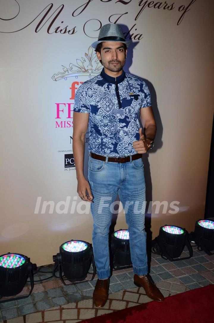 Gurmeet Choudhary poses for the media at Femina Miss India 2015 Bash