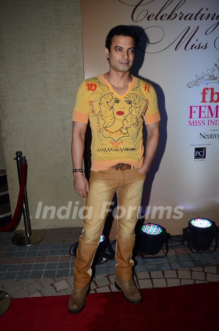 Rahul Bhat poses for the media at Femina Miss India 2015 Bash