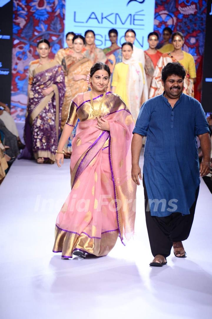 Vidya Balan walks the ramp for Gaurang at the Lakme Fashion Week 2015 Day 2