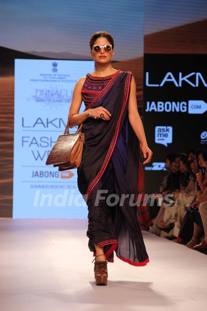 Parvathy Omanakuttan walks the ramp at Shruti Sancheti's show at Lakme Fashion Week 2015 Day 2