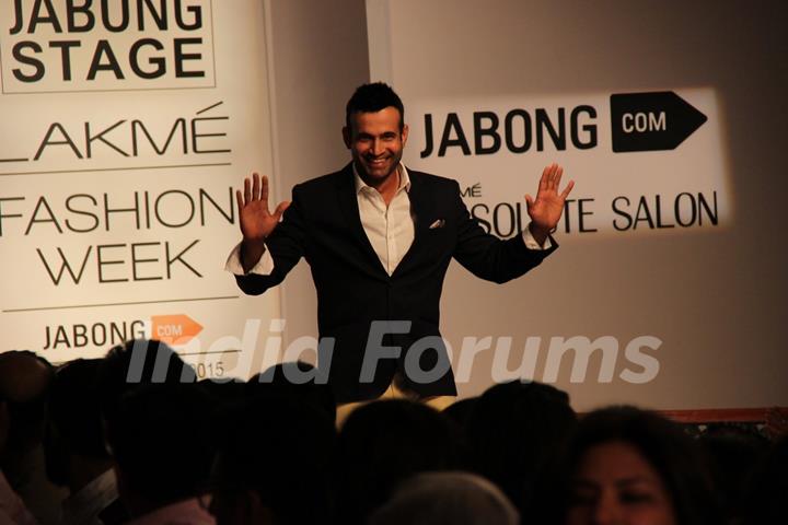 Irfan Pathan walks the ramp for Killer Easies at the Lakme Fashion Week 2015 Day 2