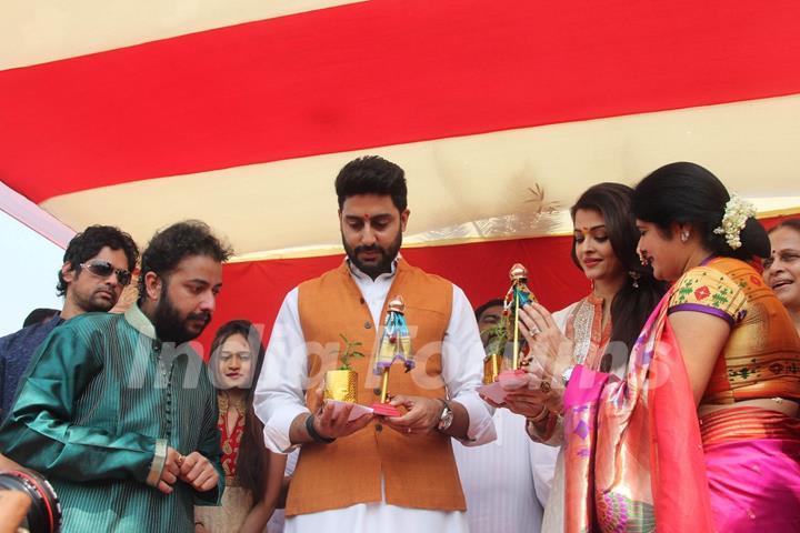 Abhishek Bachchan and Aishwarya Rai Bachchan were felicitated at Gudi Padwa Celebrations
