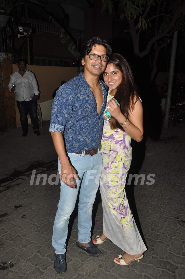 Shaan poses with wife Radhika Mukherjee at Karim Morani's Birthday Bash