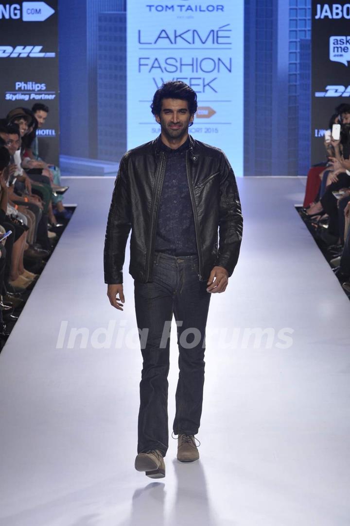 Aditya Roy Kapur walks for Tom Tailor at Lakme Fashion Week 2015 Day 3