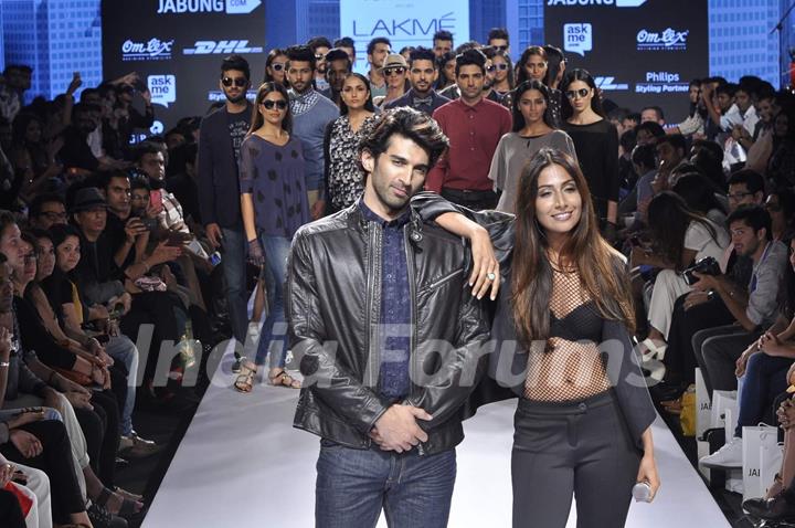 Aditya Roy Kapur and Monica Dogra walk for Tom Tailor at Lakme Fashion Week 2015 Day 3