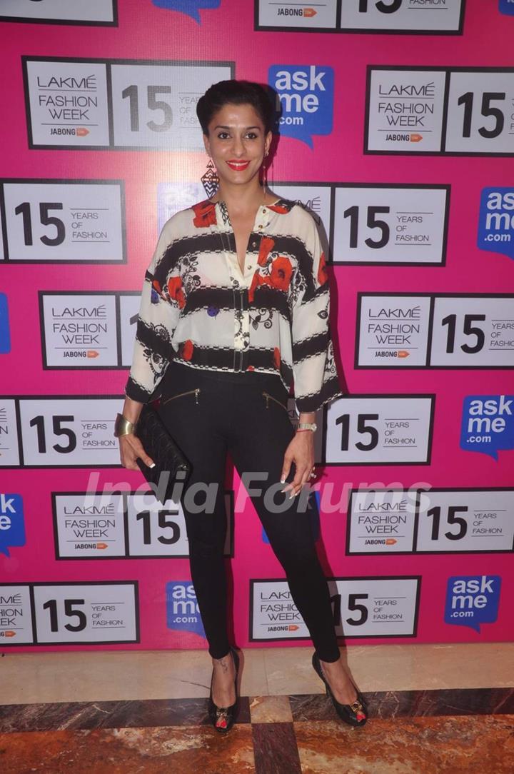 Shilpa Saklani poses for the media at Lakme Fashion Week 2015 Day 4