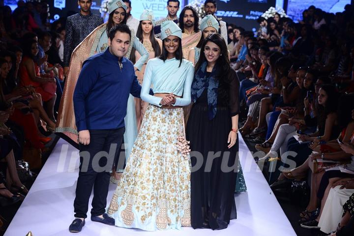 Sonam and Paras Modi Show at Lakme Fashion Week 2015 Day 4