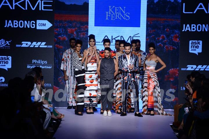 Karan Tacker walks for Ken Ferns at Lakme Fashion Week 2015 Day 4