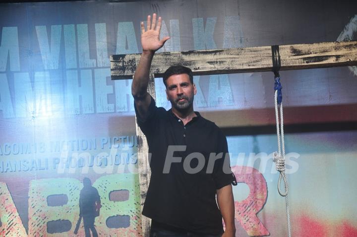 Akshay Kumar waves to the audience at the Trailer Launch of Gabbar Is Back