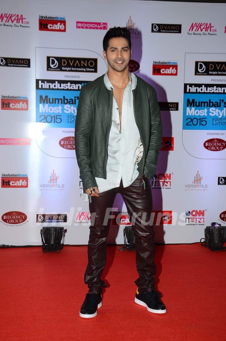 Varun Dhawan poses for the media at HT Style Awards 2015