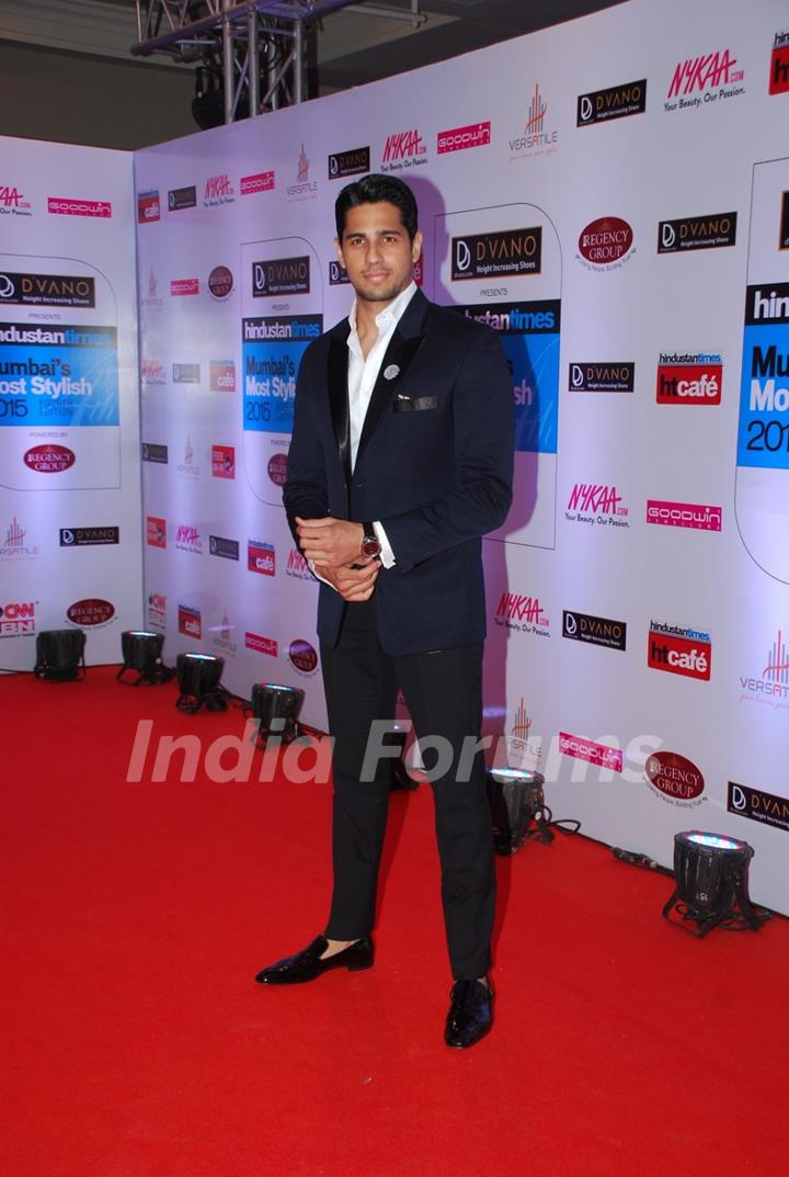 Sidharth Malhotra poses for the media at HT Style Awards 2015