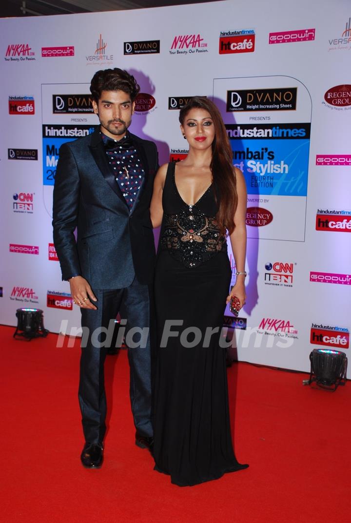 Gurmeet Choudhary and Debina Bonnerjee pose for the media at HT Style Awards 2015