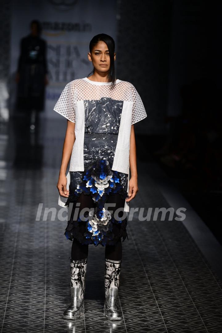 Carol Gracias walks for Amit Agarwal at Amazon India Fashion Week 2015 Day 2