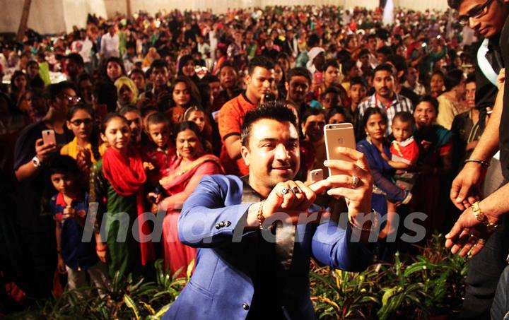 Ajaz Khan clecks a selfie with his fans at a Mass Marriage Initiative