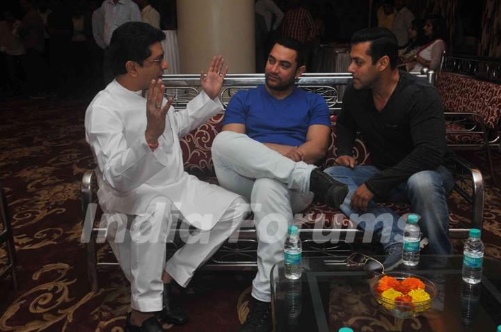 Raj Thackeray was snapped in conversation with Aamir Khan and Salman Khan at the Meet on Mumbai