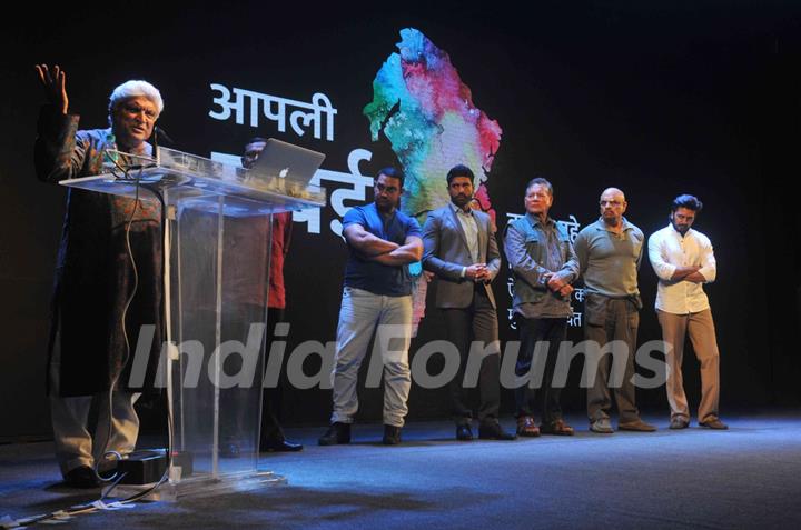 Javed Akhtar interacts with the audience during the Meet on Mumbai