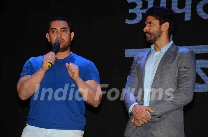 Aamir Khan interacts with the audience during the Meet on Mumbai