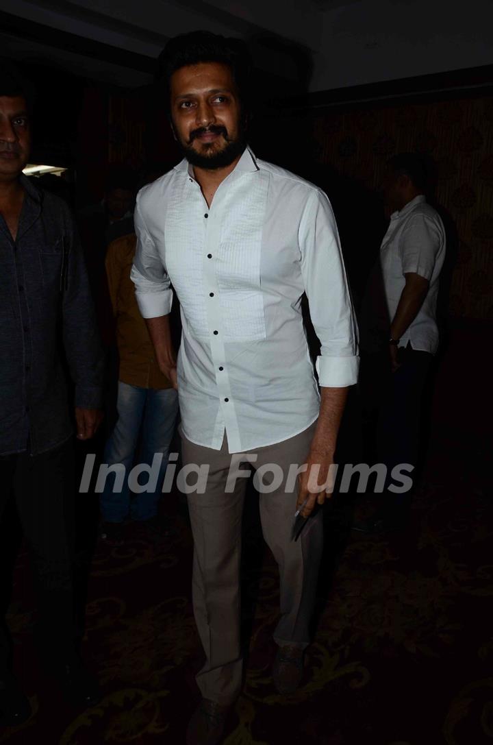 Riteish Deshmukh poses for the media at the Meet on Mumbai