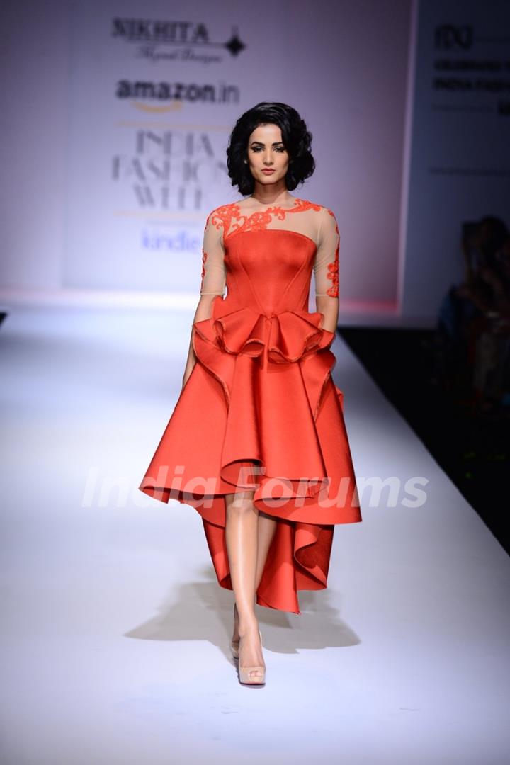 Sonal Chauhan walks for Nikhita at Amazon India Fashion Week 2015 Day 4