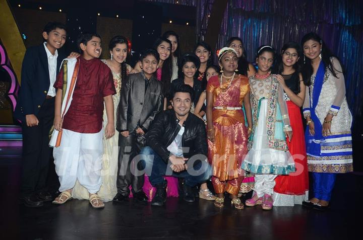 Ali Zafar poses with contestants at North America Sa Re Ga Ma Pa Finale