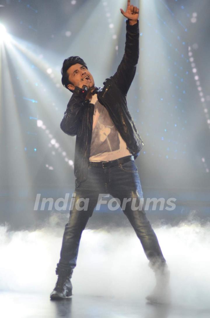 Ali Zafar performs at North America Sa Re Ga Ma Pa Finale