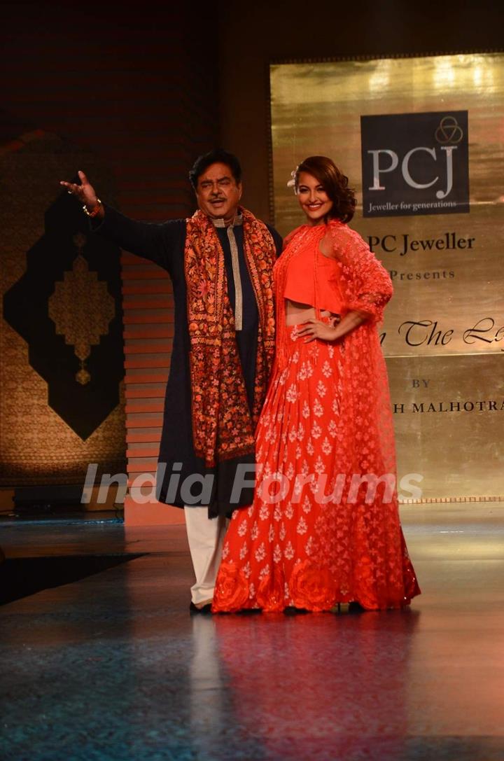 Shatrughan Sinha and Sonakshi Sinha walk the ramp at 'Mijwan-The Legacy'