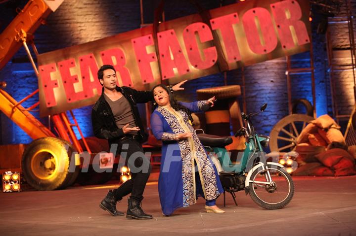 Iqbal Khan and Bharti Singh perform at the Grand Finale