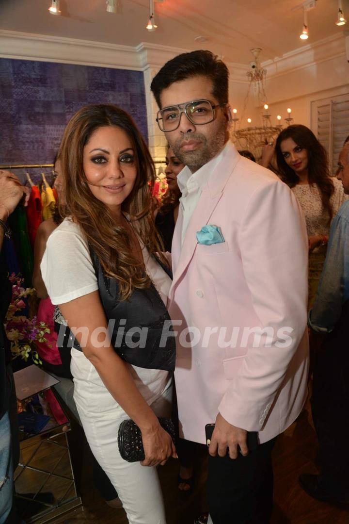 Gauri Kahn and Karan poses for the camera at Avinash Punjabi Store Launch