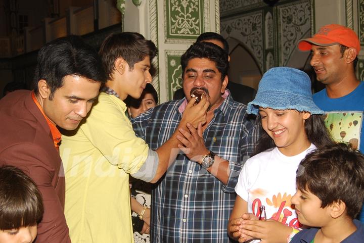 Rohan Mehra feeds a piece of Cake to Rajan Shashi at the Birthday Bash