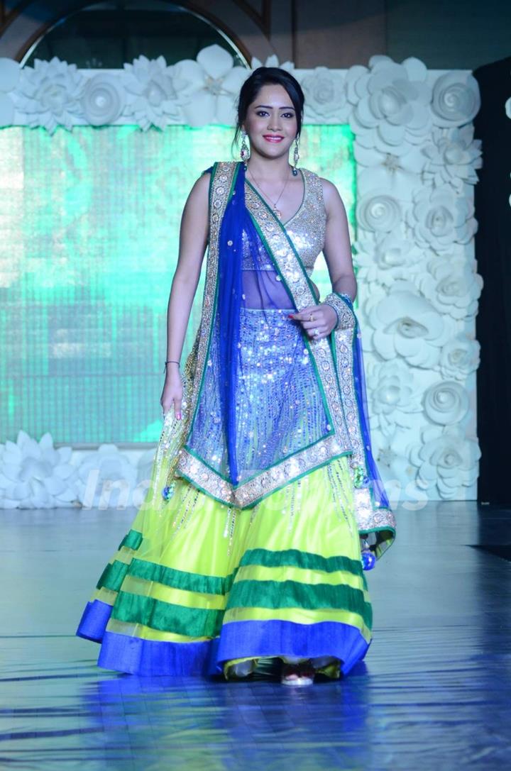 Aasiya Kazi walks on the Ramp at The Beti Fashion Show 2015