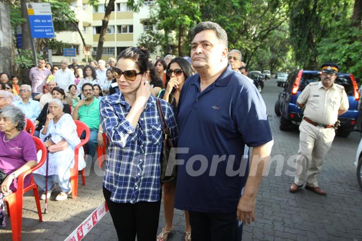 Rishi Kapoor with Neelam Kothari Protest Against the BMC